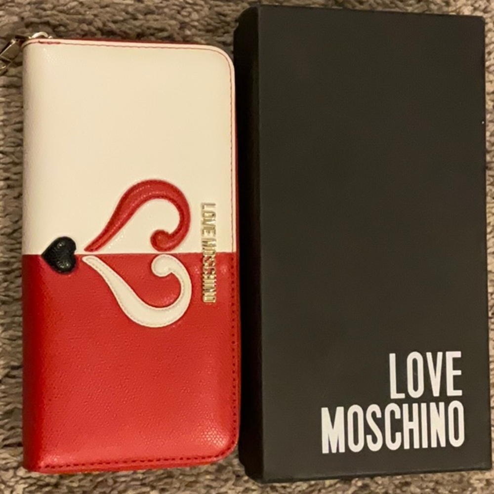Beautiful, BRAND NEW Love Moschino wallet